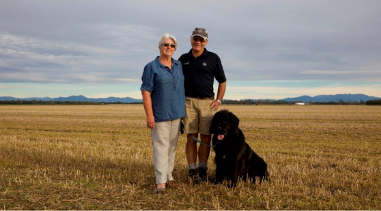 Eric en Maxine Watson met hun hond